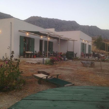 Rocky Mountain Way Villa Sellia  Bagian luar foto