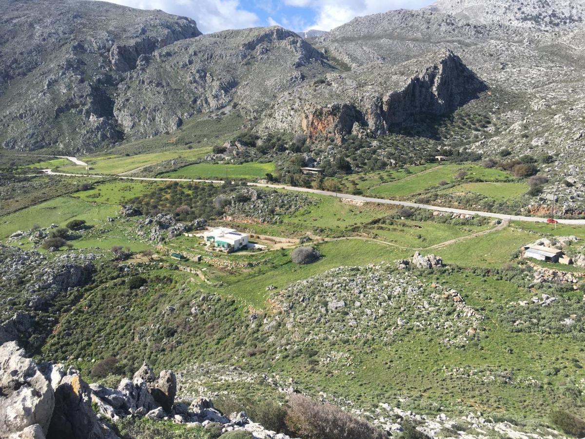 Rocky Mountain Way Villa Sellia  Bagian luar foto