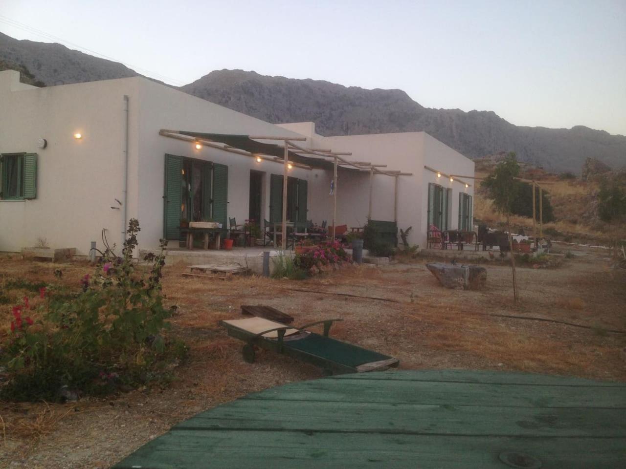 Rocky Mountain Way Villa Sellia  Bagian luar foto